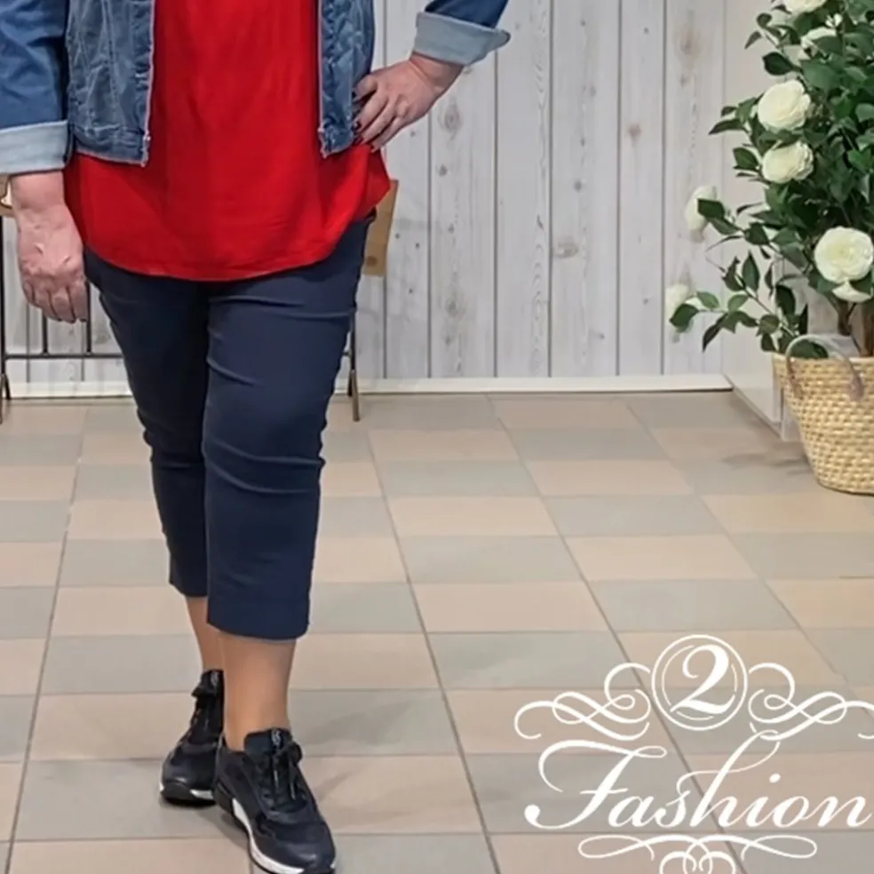 broek__adelina_dblauw____3.webp Broek 7/8 Adelina D.blauw 979696 69356 2