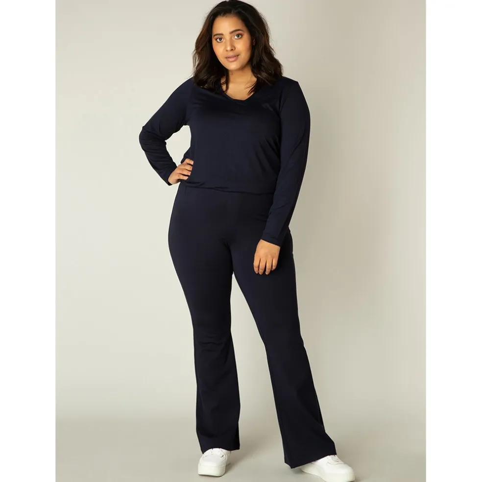 broek_base_level_curvy_al_2.webp Broek Base level curvy Allie D.blauw 7000011