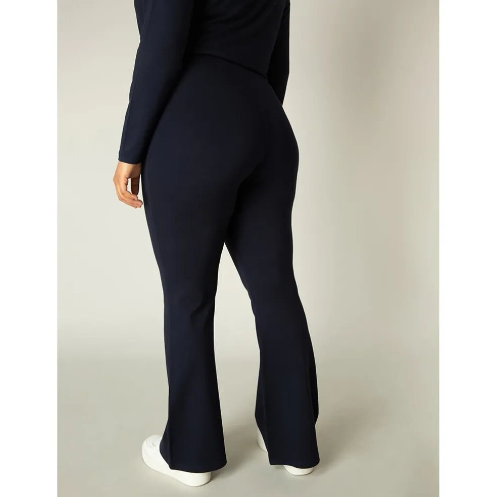 broek_base_level_curvy_al_4.webp Broek Base level curvy Allie D.blauw 7000011