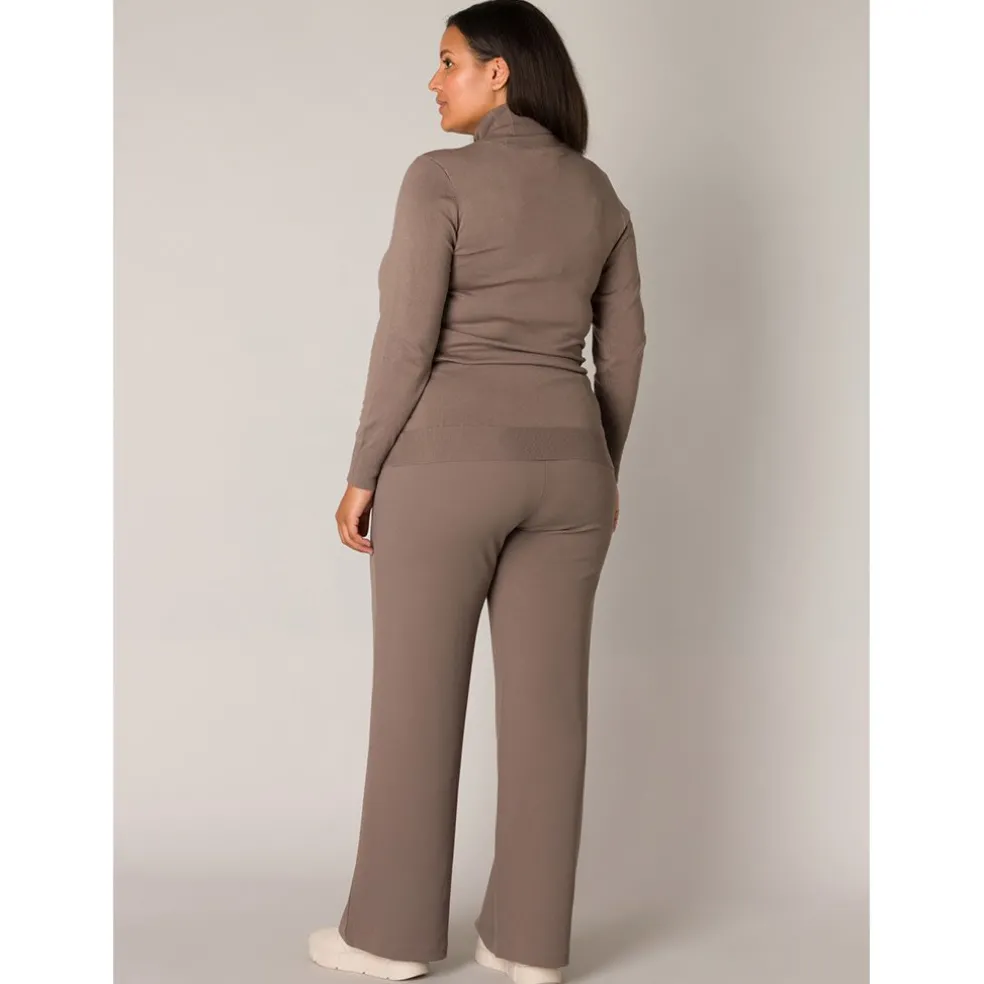 broek_base_level_curvy_dt_3.webp Broek Base Level Curvy D.taupe Arah 7000092