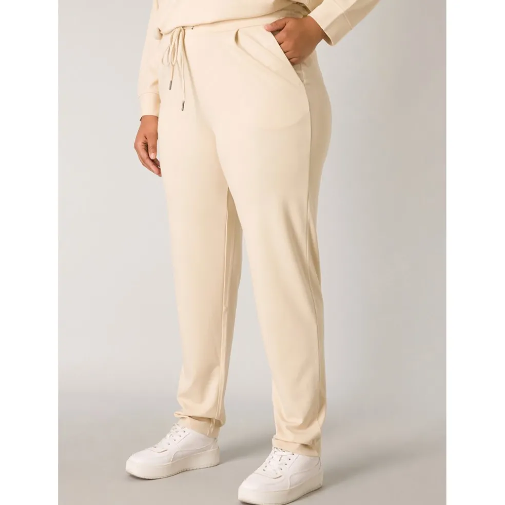 broek_base_level_curvy_lb_0-1.webp Broek Base Level Curvy L.beige Yoanna 7000078