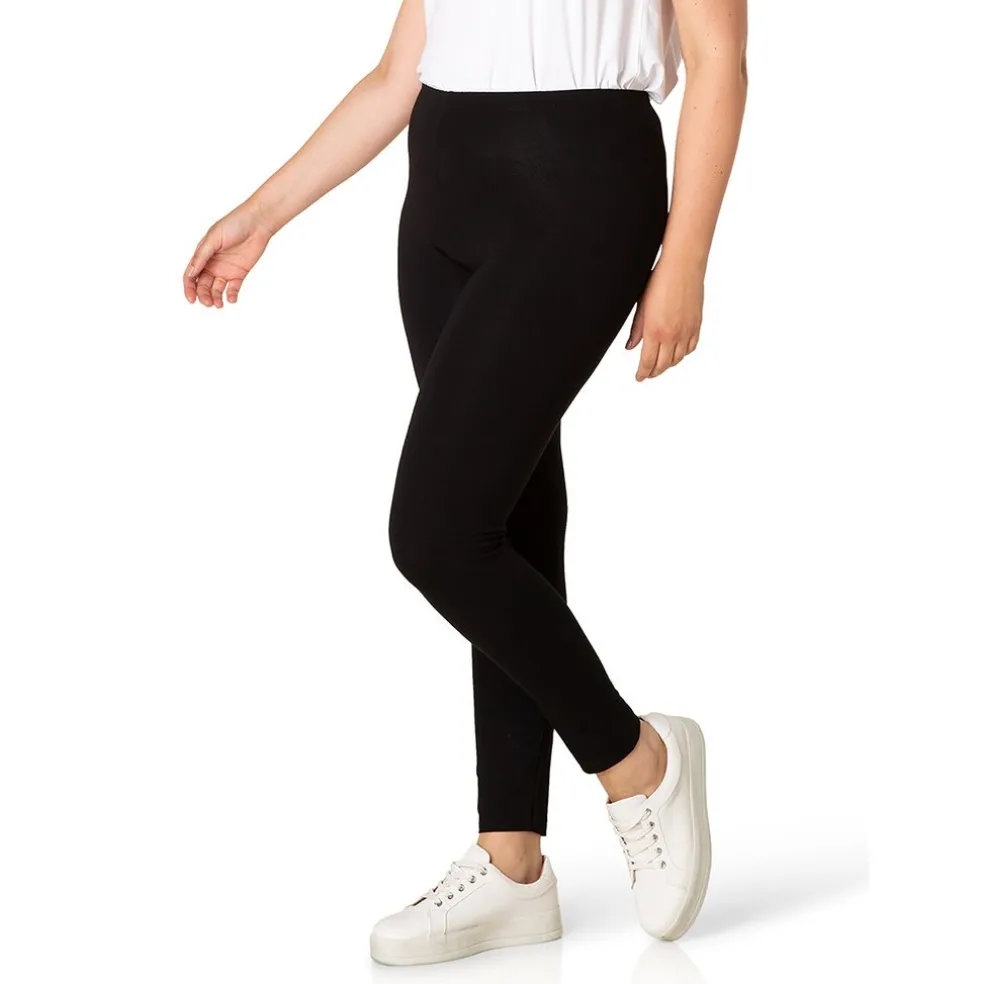 legging_base_level_curvy__4-2.webp Legging Base Level Curvy zwart Andrea 7000026