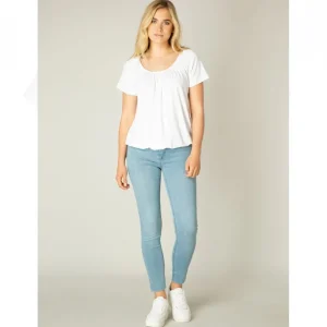 Shirt Base Level wit Yona 6000033