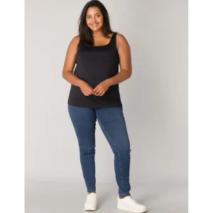 Top Base Level Curvy zwart Yanna 7000084