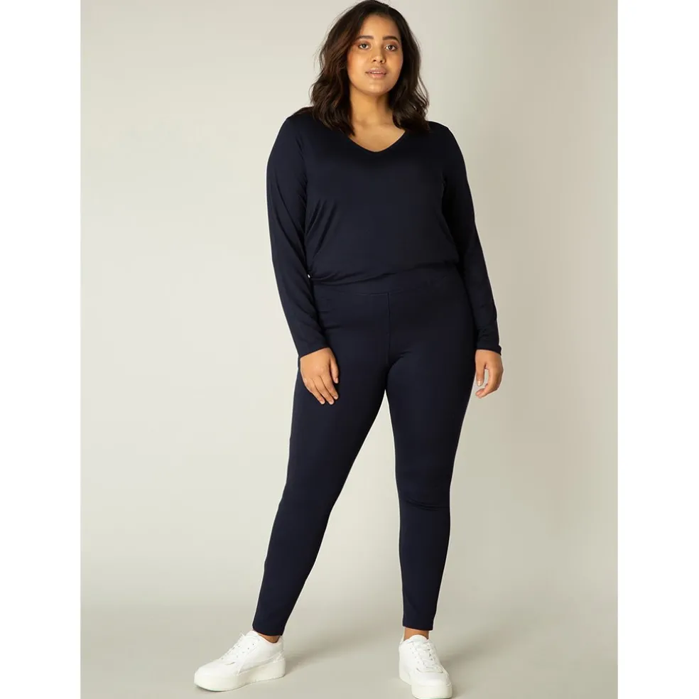 tregging_base_level_curvy_1-1.webp Tregging Base Level Curvy D.blauw Arnika 7000005