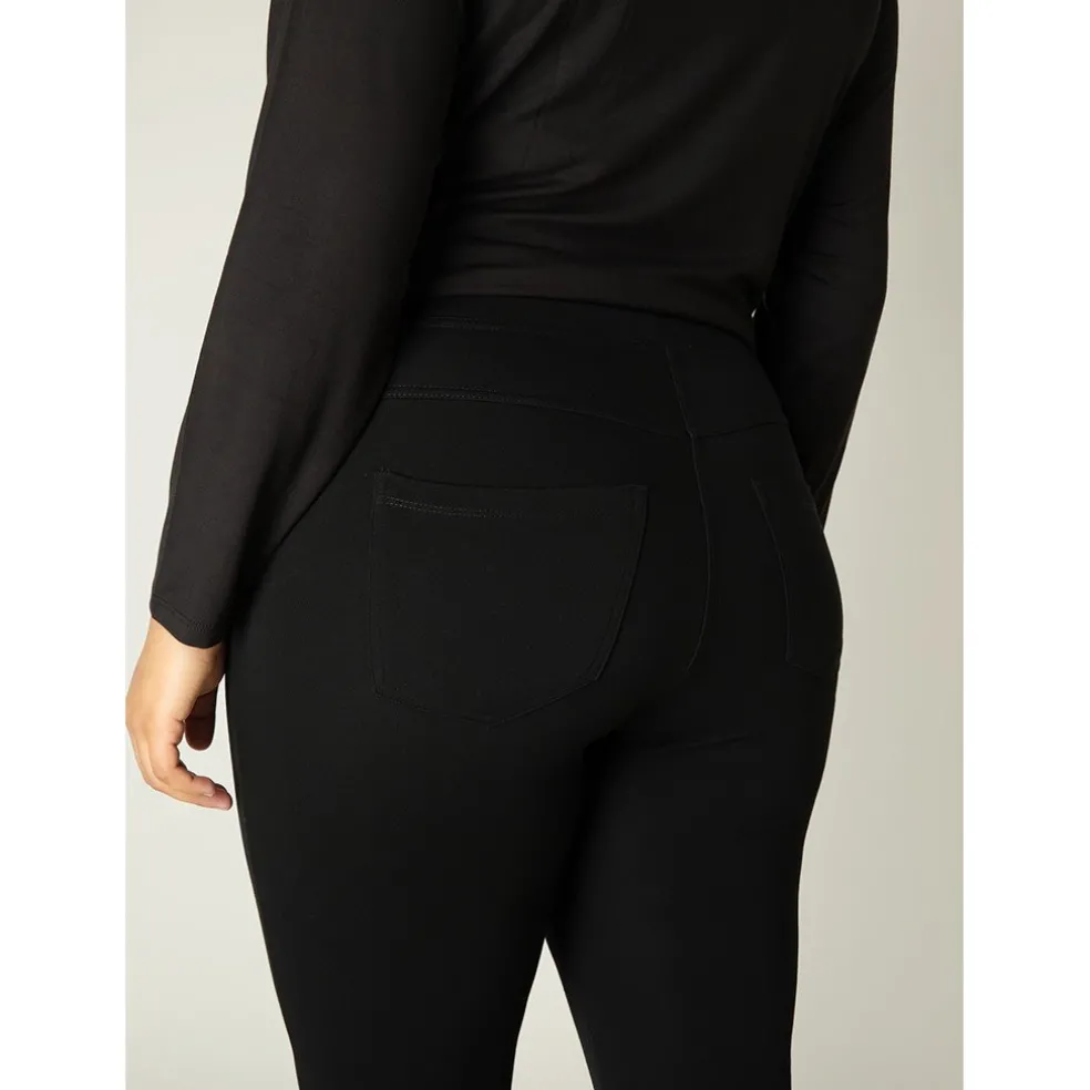 tregging_base_level_curvy_3.webp Tregging Base Level Curvy Zwart Arnika 7000005