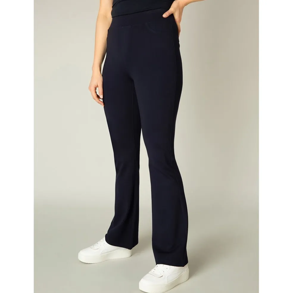 tregging_base_level_dblau_2-1.webp Tregging Base Level D.blauw Yallie 6000011